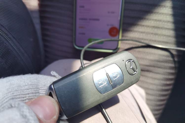 Used Mazda Mazda 3 Axela 2016 Hatchback 1.5L Automatic Luxury Model