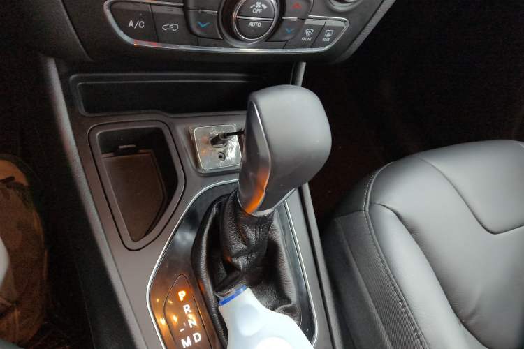 Used  Cherokee 2019 2.0T Two-Wheel Drive Smart Enjoyment Version China V
