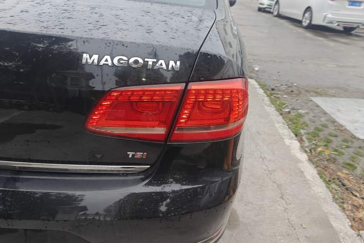 Used Volkswagen Magotan 2015 1.8TSI Advanced Model
