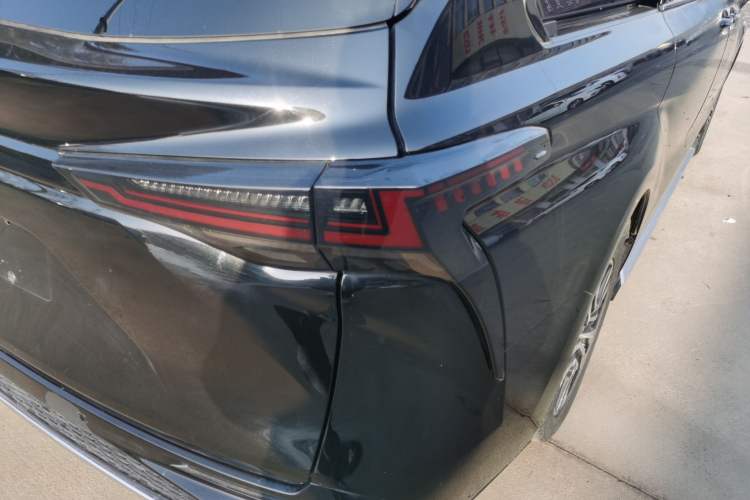 Used Toyota Granvia 2023 2.5L Hybrid Comfort Edition
