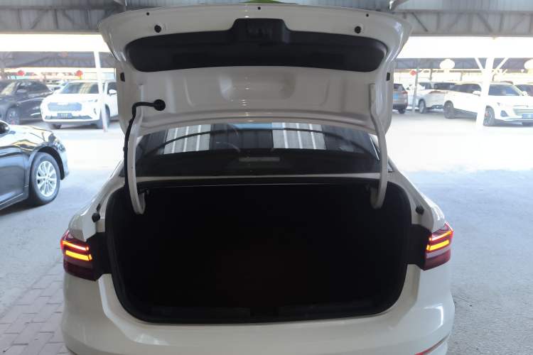 Used Volkswagen Lavida 2022 1.5L Automatic Vision Edition
