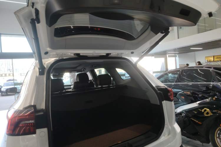 Used Chery Tiggo 8 PRO 2024 Champion Edition 390T Two-Wheel Drive Peak Version 5 Seats
