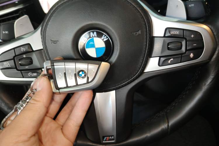 Used BMW 5 Series 2019 Facelifted 530Li Leading Edition M Sport Package
