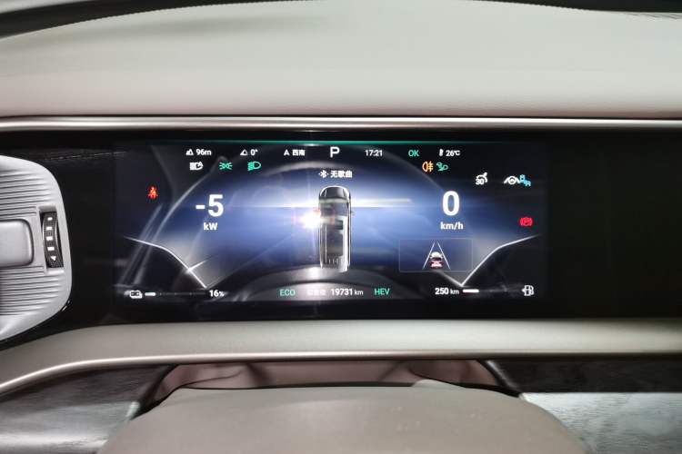 Used Denza D9 2023 DM-i 965 Luxury Model
