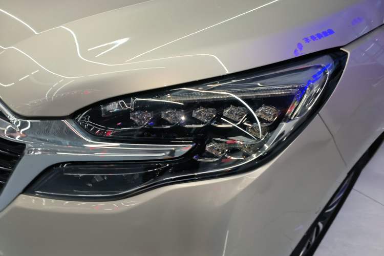 Used Buick GL8 2022 ES Landtrek 653T Luxury Edition