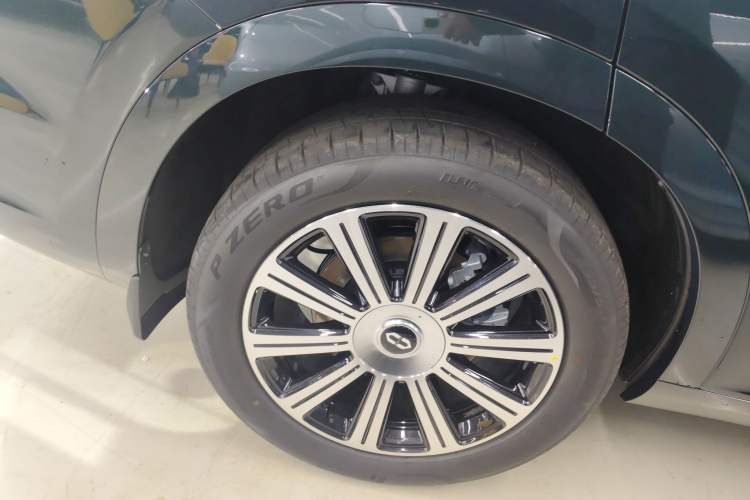 Used Hima AITO M7 2024 1.5T Intelligent Driving Rear-Drive Ultra Version 6 Seats
