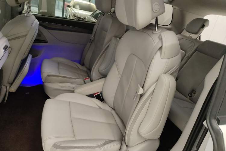 Used Buick GL8 2023 ES Lu Zun Deluxe and Yue Edition