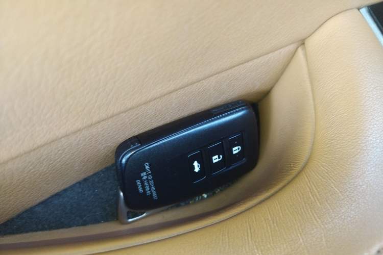 Used Lexus ES 2015 300h Comfort Edition
