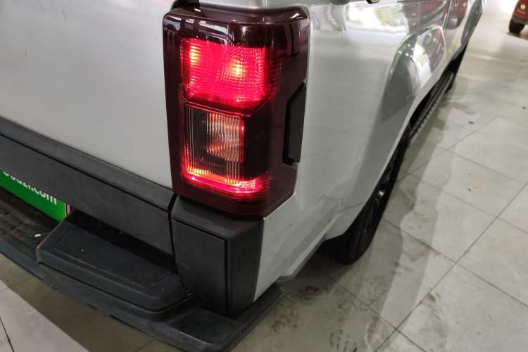 Used JMC Yuhu 7 2022 2.0T Manual Diesel Two-Wheel Drive Comfort Version Standard Wheelbase
