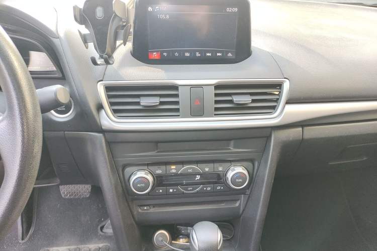 Used Mazda Mazda 3 Axela 2017 Sedan 1.5L Automatic Luxury Model Emission Standard China V
