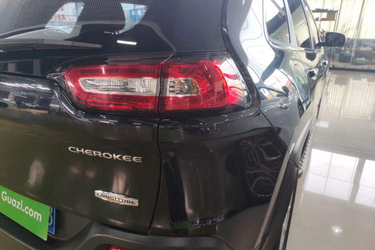 Used  Cherokee 2016 2.4L Professional Edition
