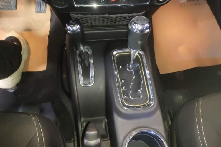 Used  Wrangler 2014 3.0L Sahara Four-Door Edition
