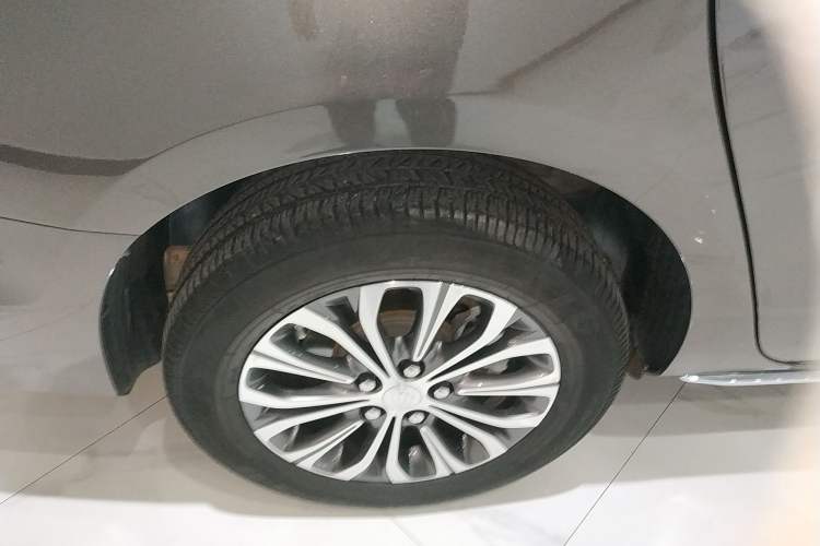 Used Buick GL8 2023 Land Executive Class 652T Luxury Model
