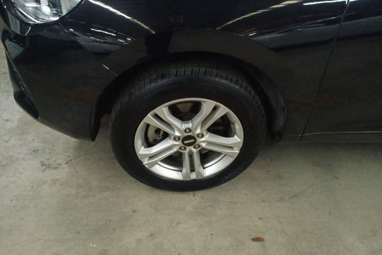 Used Wey VV5 2019 1.5T Two-Wheel Drive Color Pioneer
