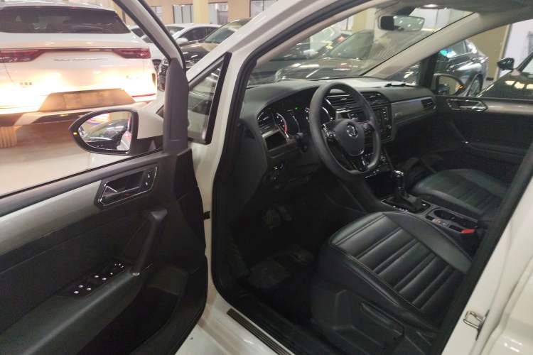 Used Volkswagen Touran 2018 Volkswagen Touran L 280TSI DSG Comfort Edition 7 Seats China V Emission Standard
