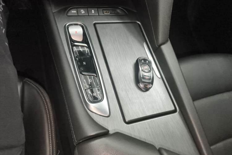 Used Buick Enclave 2022 652T Two-Wheel-Drive Prestige 7-Seater
