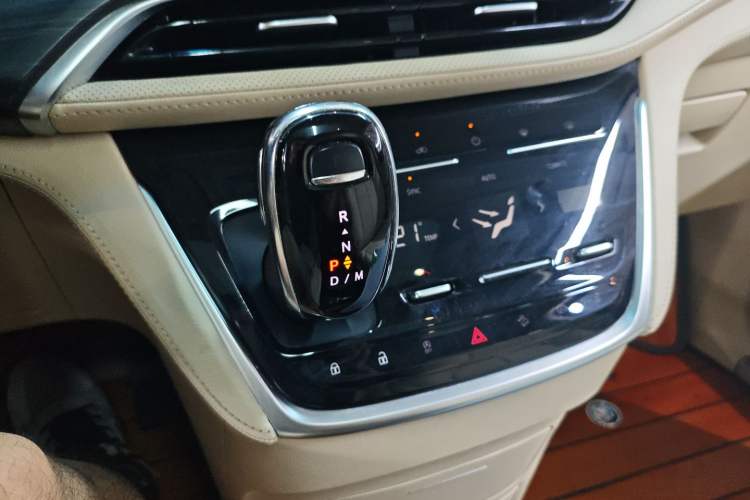 Used Buick GL8 2022 ES Landtrek 653T Luxury Edition