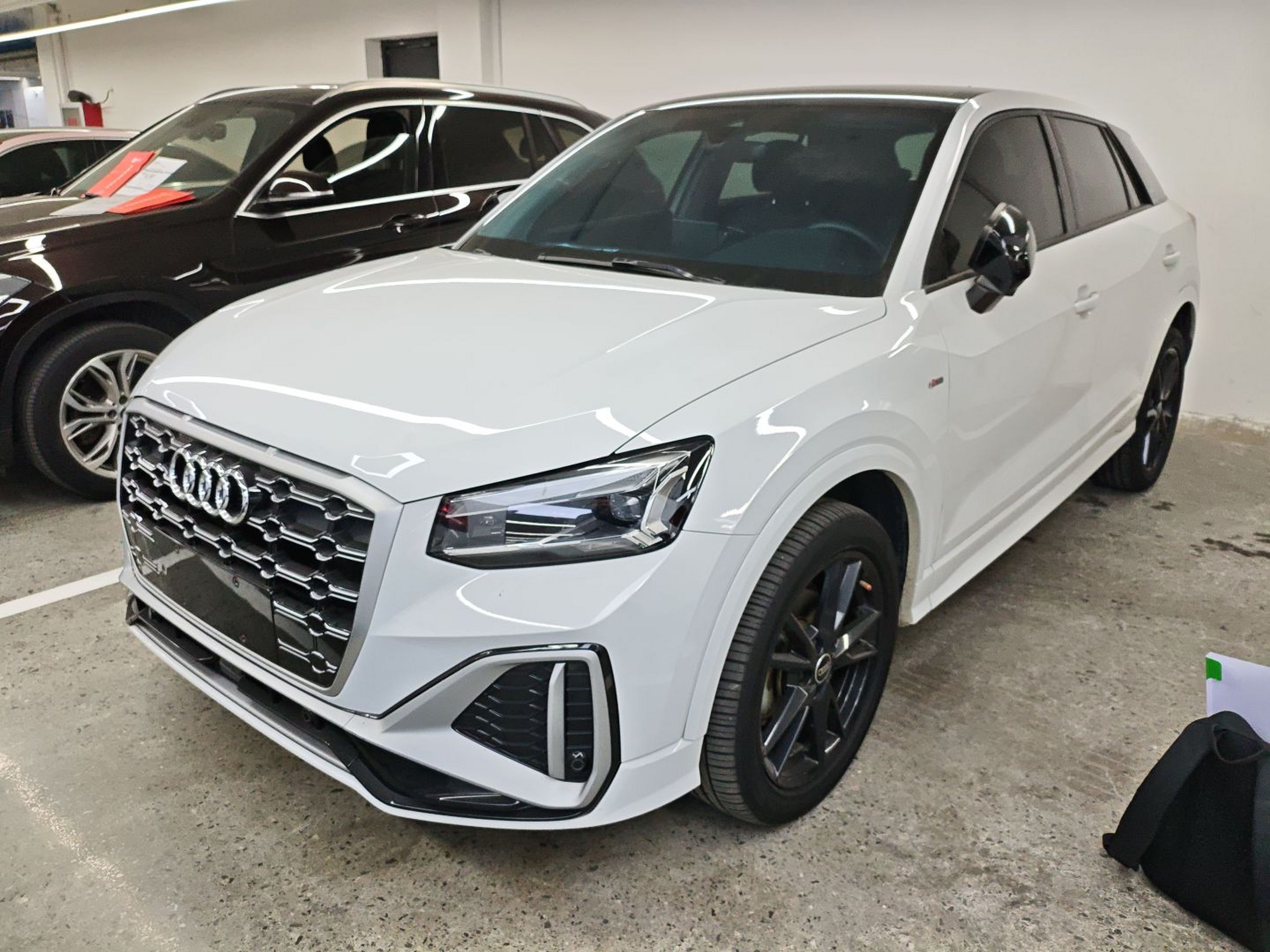 Под передней частью автомобиля