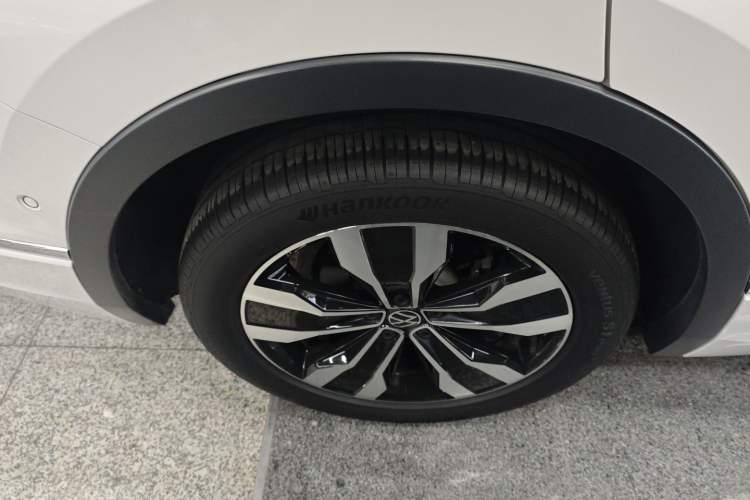 Used Volkswagen Tiguan L 2022 330TSI Automatic Two-Wheel Drive R-Line Enhanced Edition