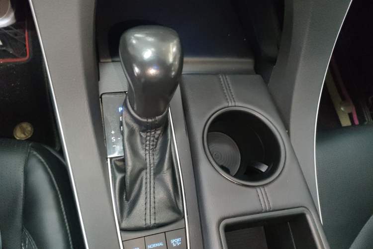 Used Toyota Avalon 2019 2.5L Touring Premium Version China VI Standard