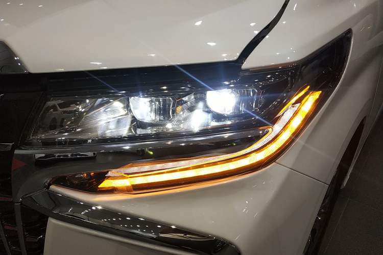 Used Toyota Alphard 2021 Dual-Motor 2.5L Premium Edition
