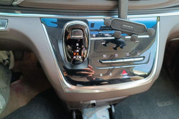 Used Buick GL8 2022 Land Business Class 652T Luxury Model
