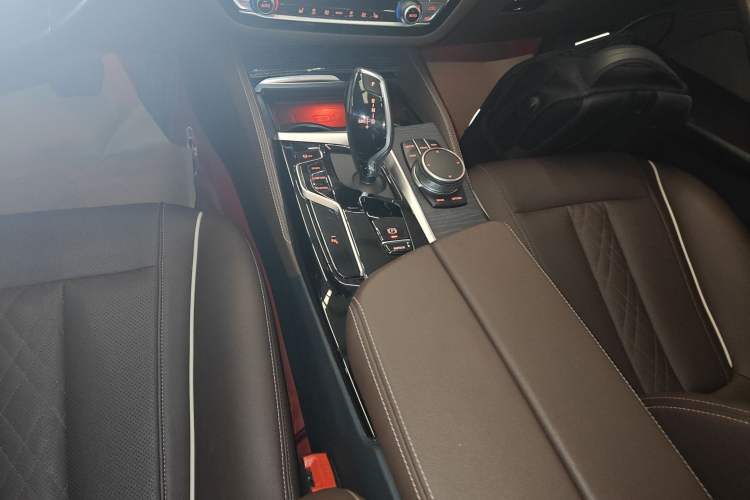 Used BMW 5 Series 2022 Second Facelift 530Li Leading Edition M Sport Package
