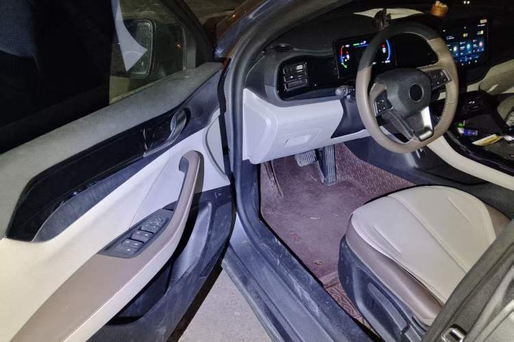 Used BYD Qin PLUS 2024 HONOR Edition DM-i 55KM Leading Model
