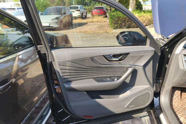 Used Hongqi HS5 2023 2.0T Four-Wheel Drive Flagship Pro Edition
