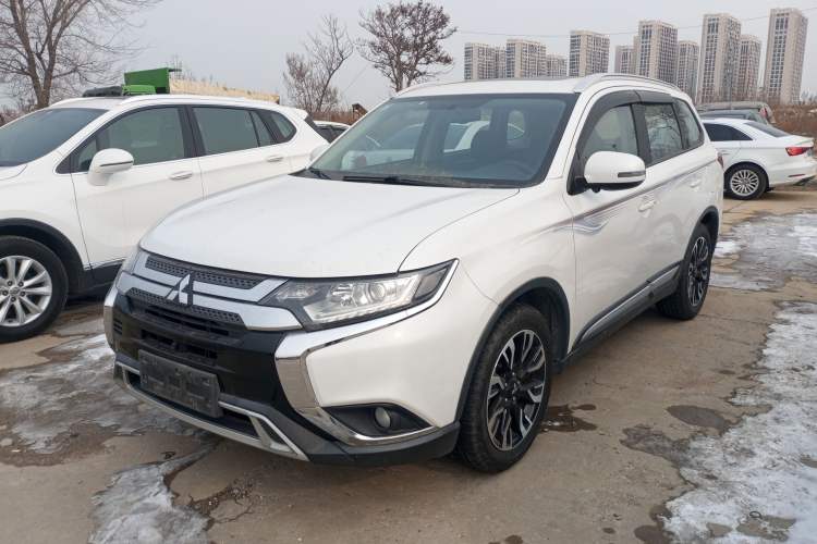Used Mitsubishi Outlander 2019 2.0L Two-Wheel Drive Comfort Edition 5 Seats China V Standard