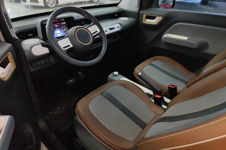 Used Wuling Hongguang MINIEV 2022 GAMEBOY 200km Gaming Edition with Lithium Iron Phosphate
