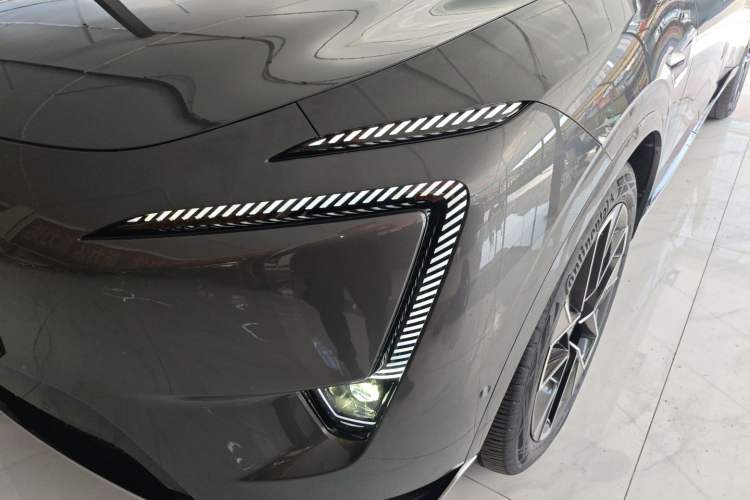 Used  11 2024 580 Three-Laser Four-Wheel Drive Luxury Edition
