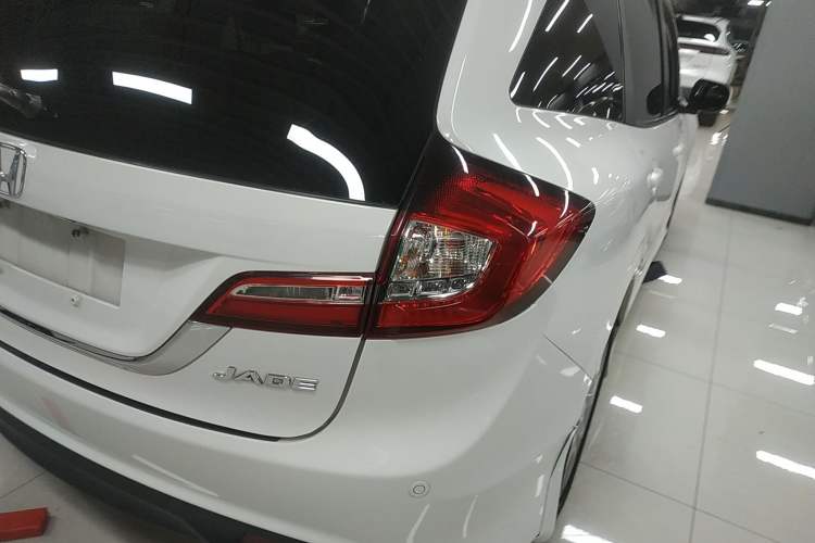 Used Honda Jade 2013 1.8L automatic Comfort version 5 seats
