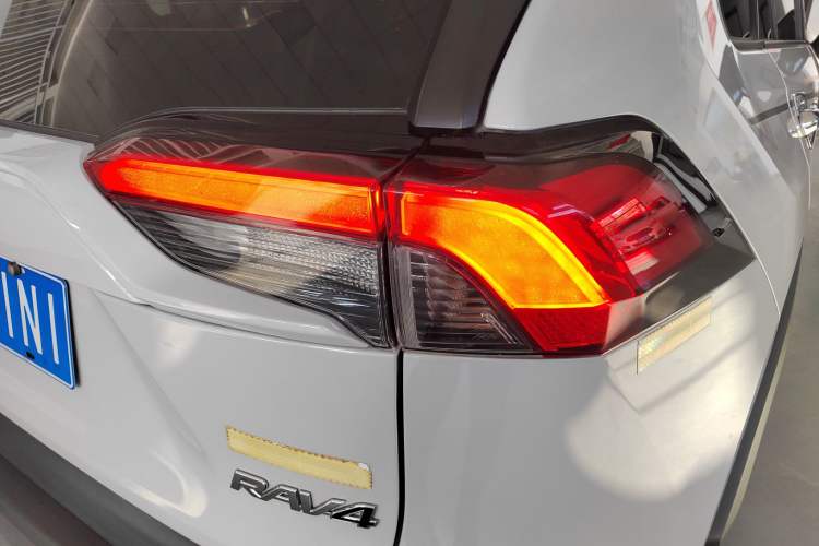 Used Toyota RAV4 2021 2.0L CVT Two-Wheel Drive Fashion Edition