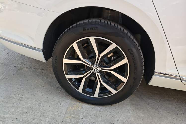 Used Volkswagen Variant 2018 380TSI Two-Wheel Drive Comfort Edition
