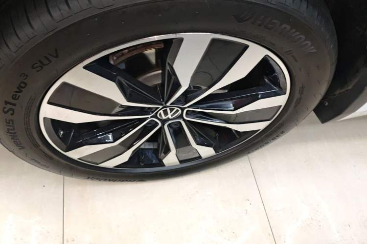 Used Volkswagen Tiguan L 2024 330TSI Automatic Two-Wheel Drive R-Line Enhanced Edition
