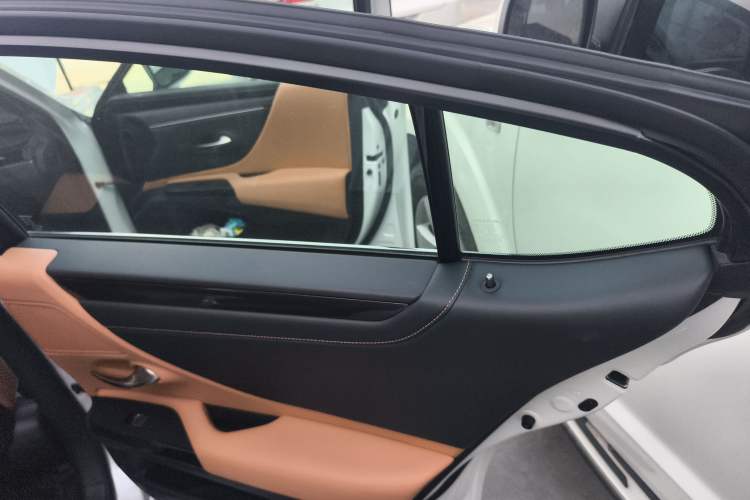 Used Lexus ES 2023 200 Excellence Edition
