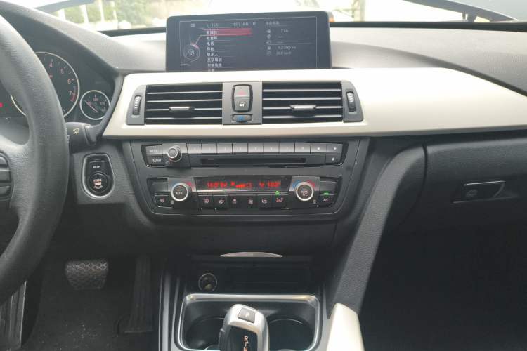 Used BMW 3 Series GT 2014 320i Leading Model
