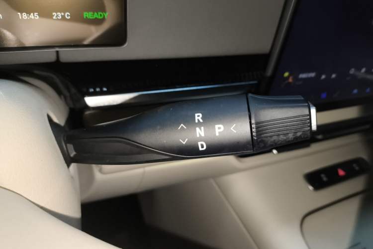 Used VOYAH Dream 2025 PHEV Four-Wheel-Drive Flagship Kunpeng Edition
