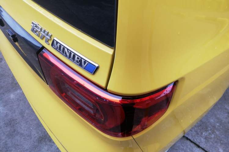 Used Wuling Hongguang MINIEV 2021 Macaron Premium Model – Lithium Iron Phosphate
