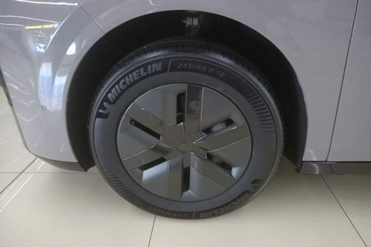 Used Li Auto MEGA 2024 Ultra Model
