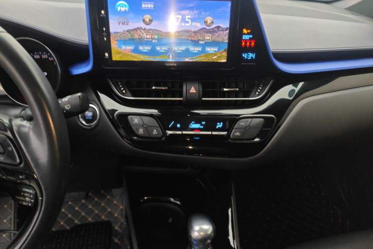 Used Toyota IZOA 2018 2.0L Yichi Version China VI Standard