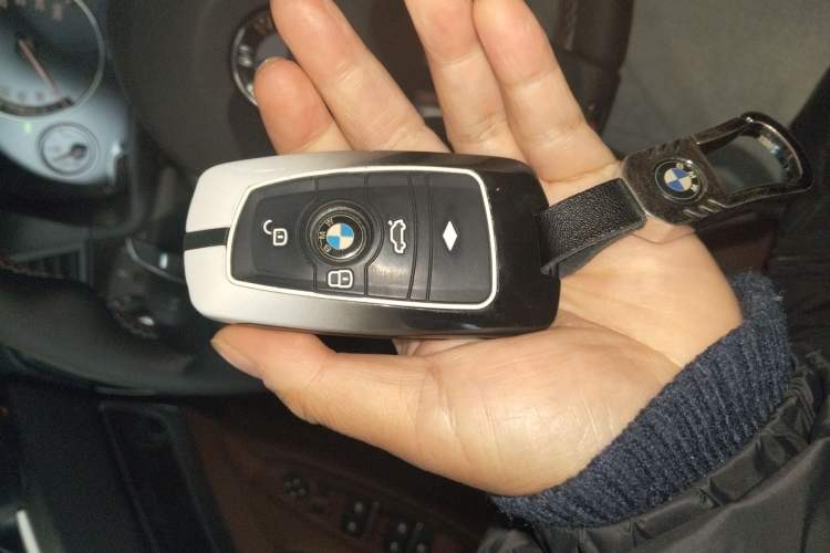 Used BMW 5 Series 2014 525Li Leading Model
