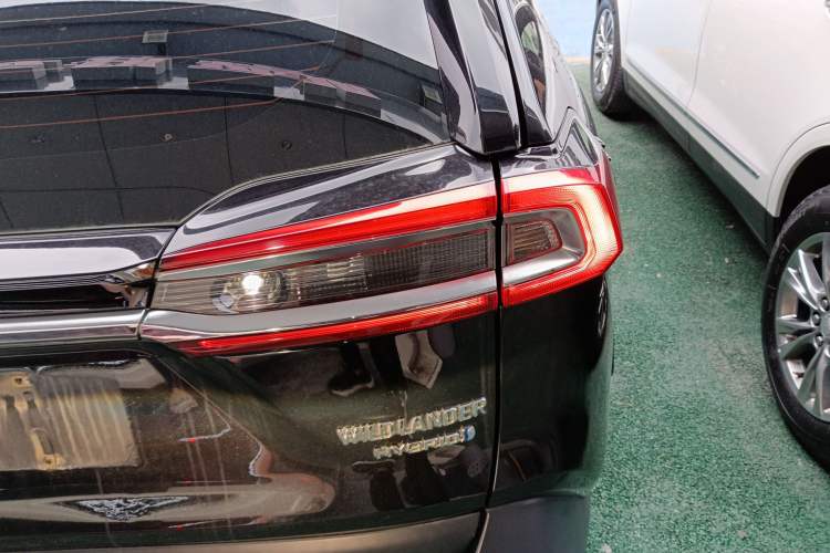 Used Toyota Wildlander 2022 Dual-Engine 2.5L E-CVT Two-Wheel Drive Luxury PLUS Edition
