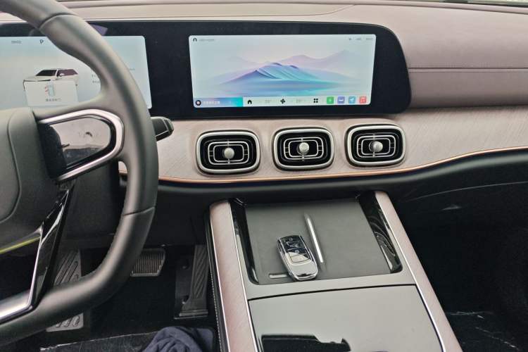 Used Chery Tiggo 9 C-DM 2025 1.5T 106KM Ultra-Comfort Edition 5 Seats Lithium-NMC
