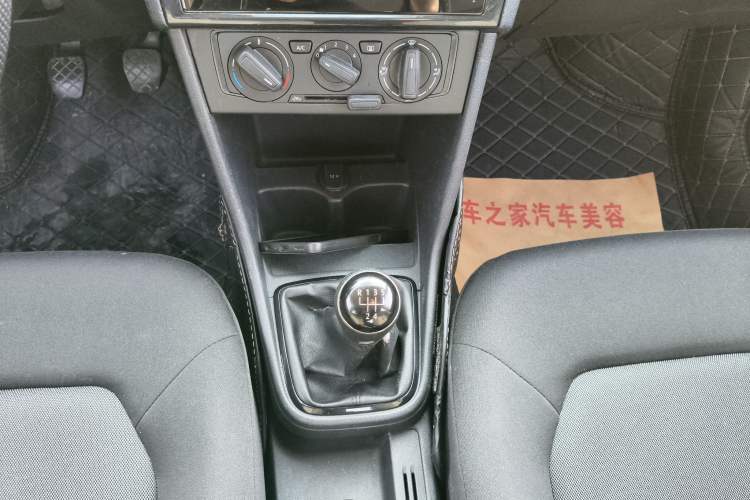 Used Volkswagen Jetta 2015 1.6L Manual Fashion Edition
