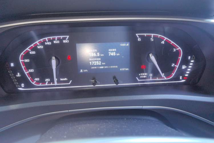 Used SAIC MAXUS Xintu V80 2024 Aotuntong Value Edition 6MT Short Wheelbase Mid-Height Roof 127 Ps 5/6 Seats
