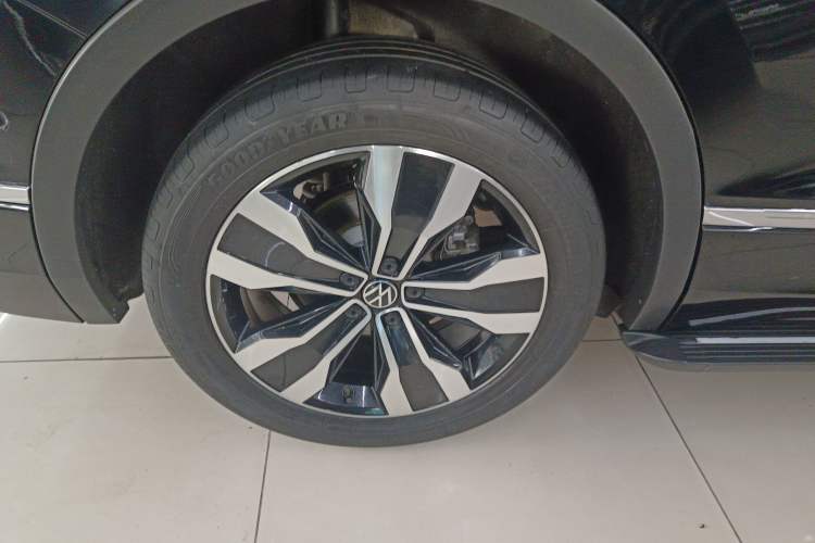 Used Volkswagen Tiguan L 2022 330TSI Automatic Two-Wheel Drive R-Line Enhanced Edition
