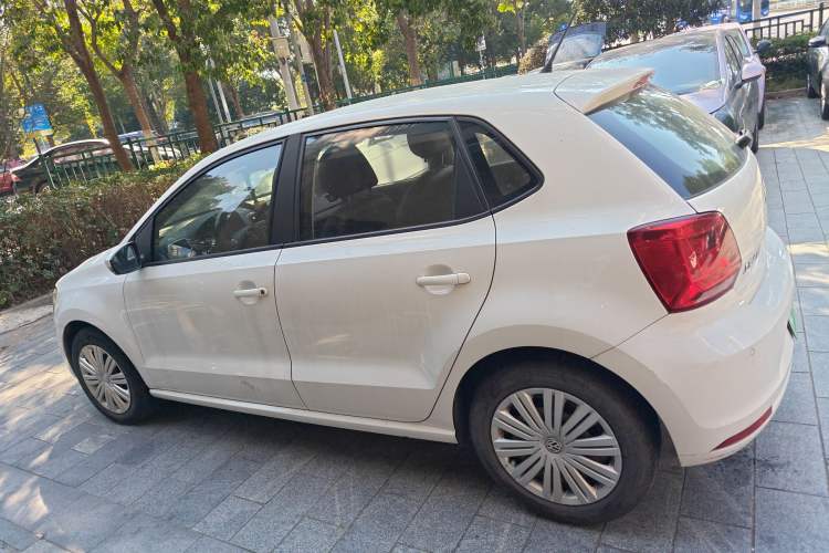 Used Volkswagen Polo 2016 1.6L Automatic Comfort Model
