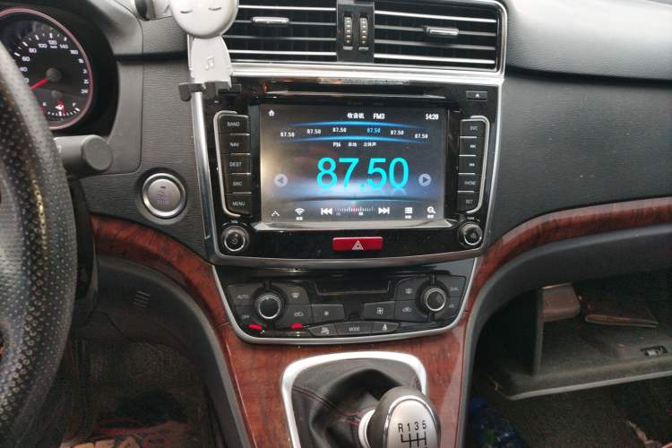 Used Haval H6 2015 Revised Version Sport Edition 1.5T Manual Transmission Two-Wheel Drive Elite Grade
